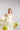 Frontansicht Brautkleid ASH mit hohem Schlitz, One‑Shoulder Silhouette und voluminösem Ärmel aus Seidenorganza.