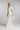 DELPHINE Braut Overall in Bewegung, eleganter Einteiler mit weitem Bein und cleanem, kurzen Ärmel.